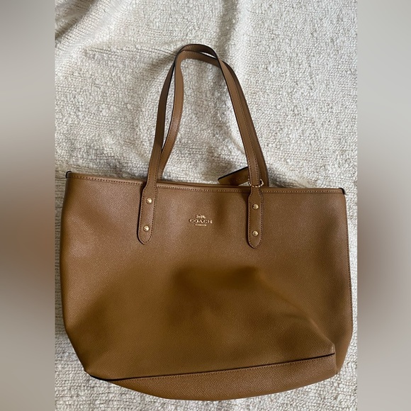 Coach Handbags - Coach Tote Hangbag